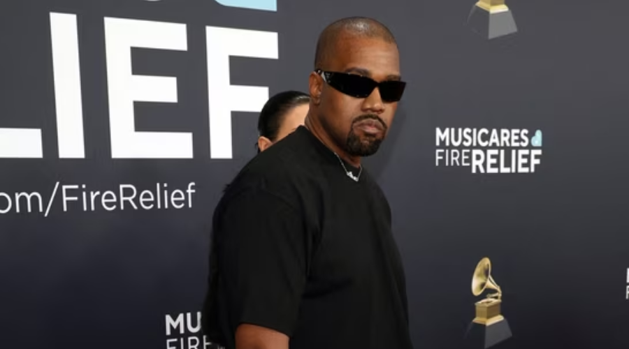 Read more about the article Kanye West Sparks Outrage with $20 Swastika T-Shirts