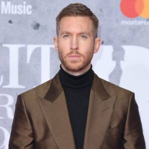 Read more about the article Calvin Harris Looks So Different With Long Hair & Beard Transformation