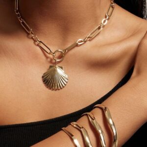 Read more about the article Love the Viral Shell Necklace? These Coastal-Cool Pieces Fit the Vibe