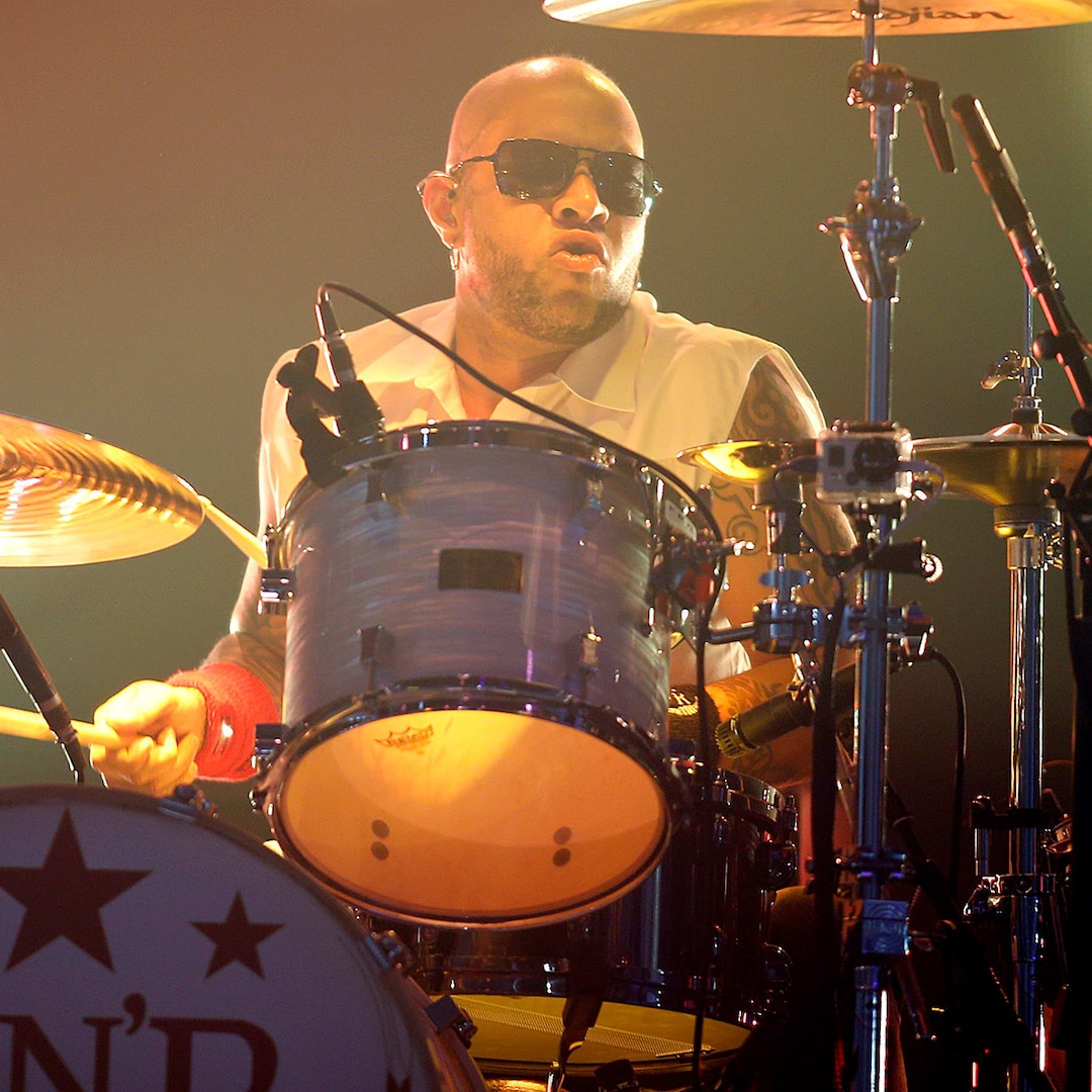 You are currently viewing Guns N’ Roses Drummer Frank Ferrer Leaves Band After 19 Years