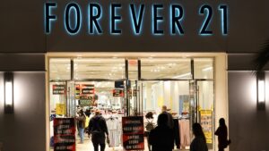 Read more about the article Is Forever 21 Closing? Inside the Chain’s Second Bankruptcy – Hollywood Life