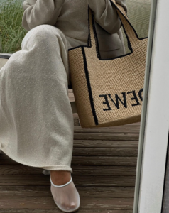 Read more about the article Mesh shoes and Raffia Tote Bags
– WeWoreWhat