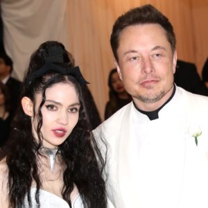 Read more about the article Grimes Says She “Begged” Elon Musk to Keep Kids “Offline”