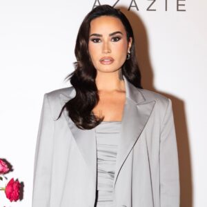 Read more about the article Demi Lovato Responds to Concern From Fans Over Video of Her “Shaking”