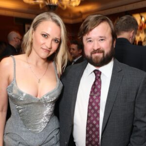 Read more about the article Emily Osment Gets Support From Brother Haley Joel Osment After Divorce