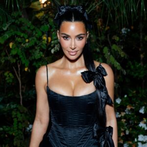 Read more about the article Kim Kardashian Buys Back SKKN by Kim 4 Years After $200 Million Deal