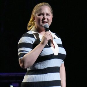 Read more about the article Amy Schumer Shares NSFW Confession on Sex Life With Husband Chris