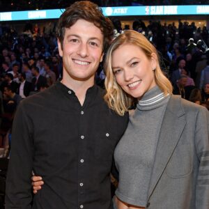 Read more about the article Karlie Kloss Pregnant, Expecting With Joshua Kushner  