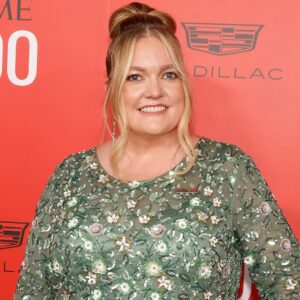 Read more about the article Colleen Hoover “Broke” Amid It Ends With Us Drama