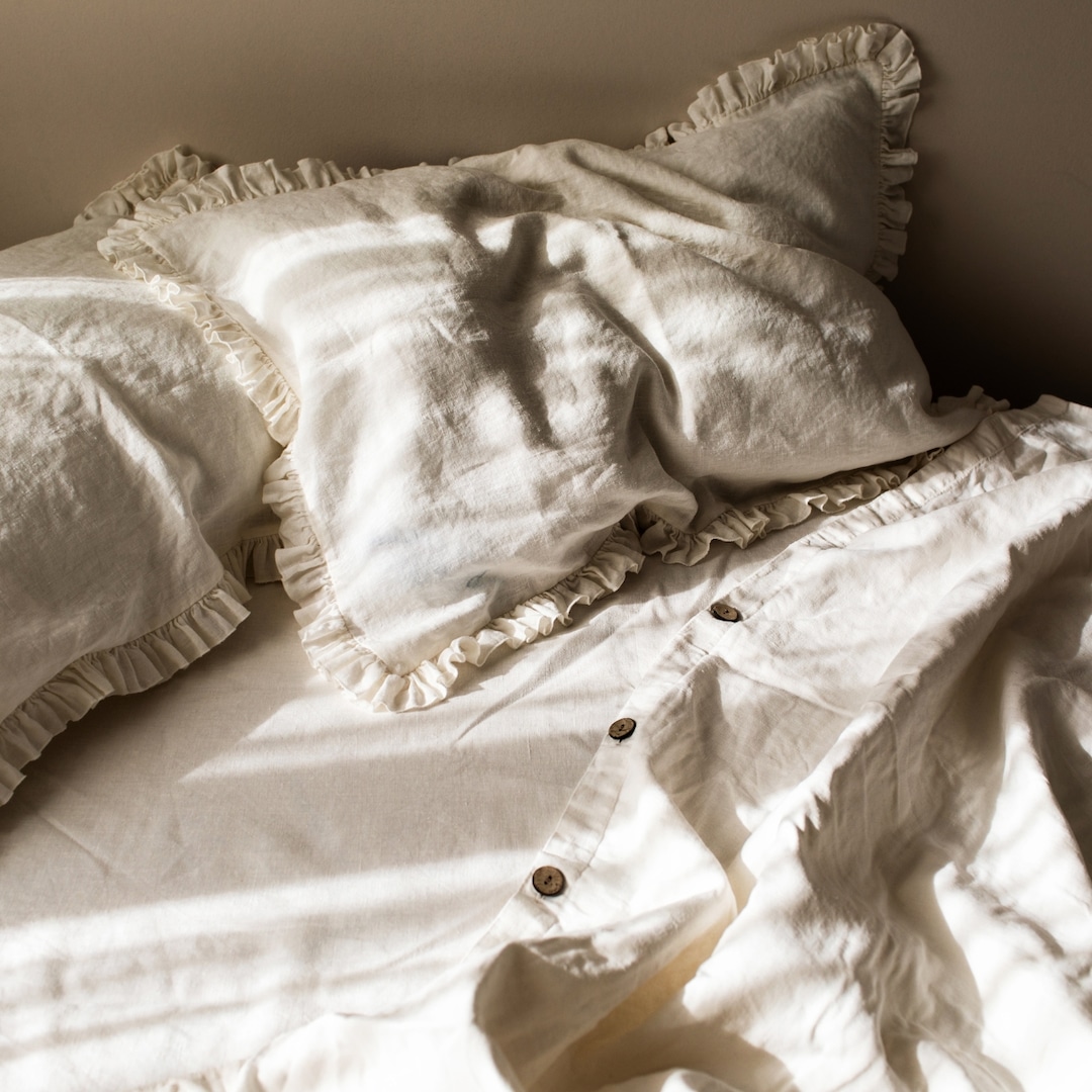 You are currently viewing How to Deep Clean Every Part of Your Bed: Mattress, Pillows & More