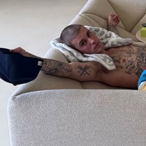 Read more about the article Justin Bieber Lounges on Sofa With Baby Jack Blues Bieber in Sweet Pic