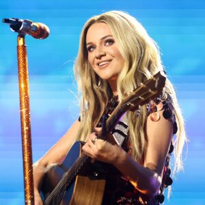 Read more about the article Kelsea Ballerini Wore Wig Over Hair for Live on Tour Shows