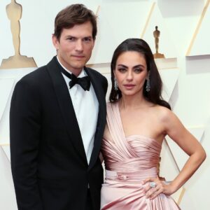 Read more about the article Mila Kunis and More Stars Who Have Tried Friends With Benefits