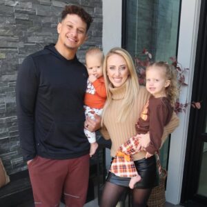 Read more about the article Patrick Mahomes, Wife Brittany Take Kids to Disney World