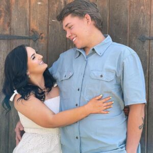 Read more about the article TikToker Mikayla Nogueira Visits Husband Cody Hawken in Rehab
